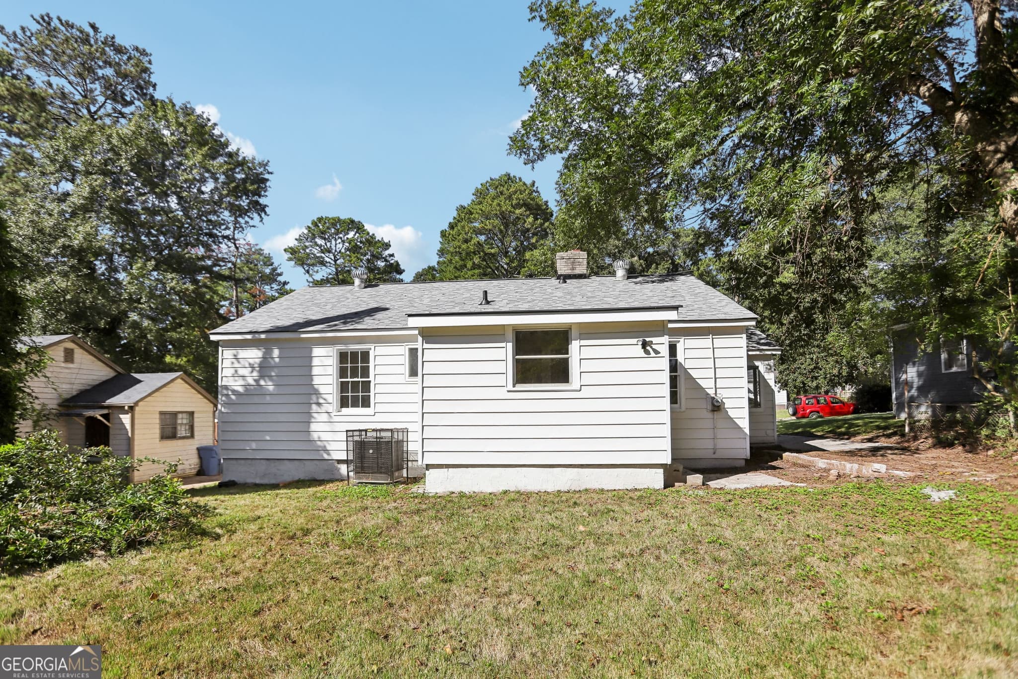 2 bedroom, 1 bathroom, 1,252 sq ft single family residence for sale at 1330 Lynford Drive, Atlanta, GA 30310 — photo 5