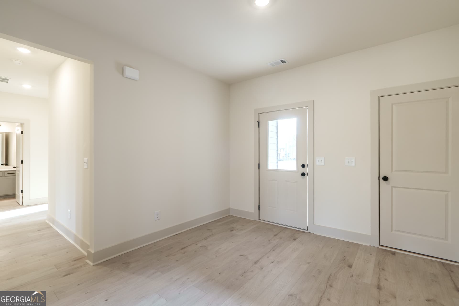 3 bedroom, 2.5 bathroom, 1,800 sq ft single family residence for sale at 205 Squirrel Run, Good Hope, GA 30641 — photo 6