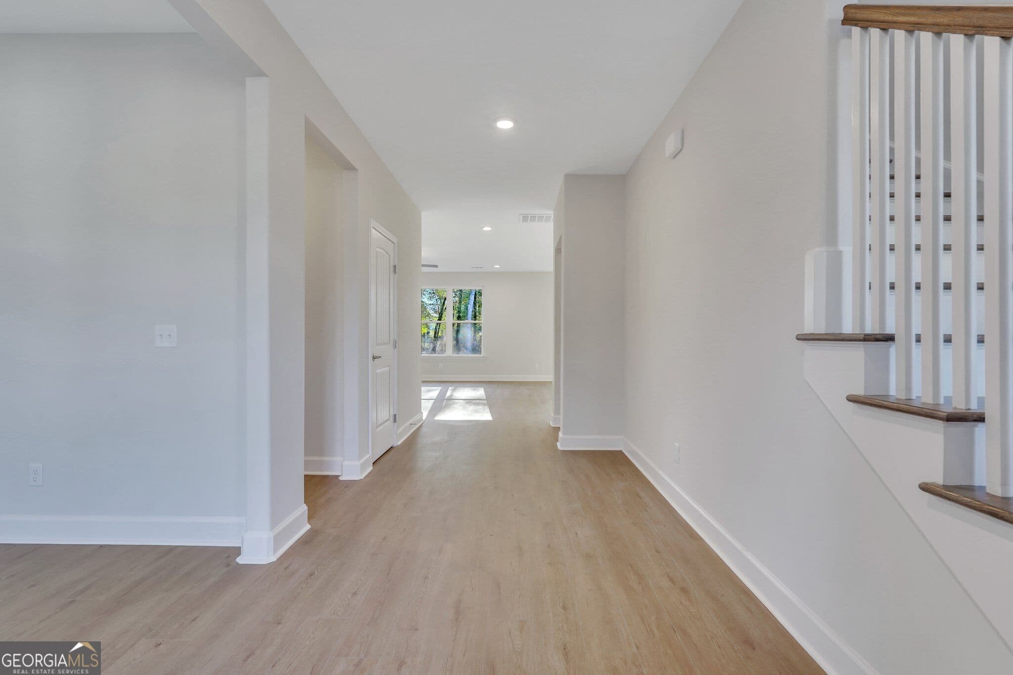 5 bedroom, 3.5 bathroom, 3,594 sq ft single family residence for sale at 423 Northshore Drive, Kingsland, GA 31548 — photo 2