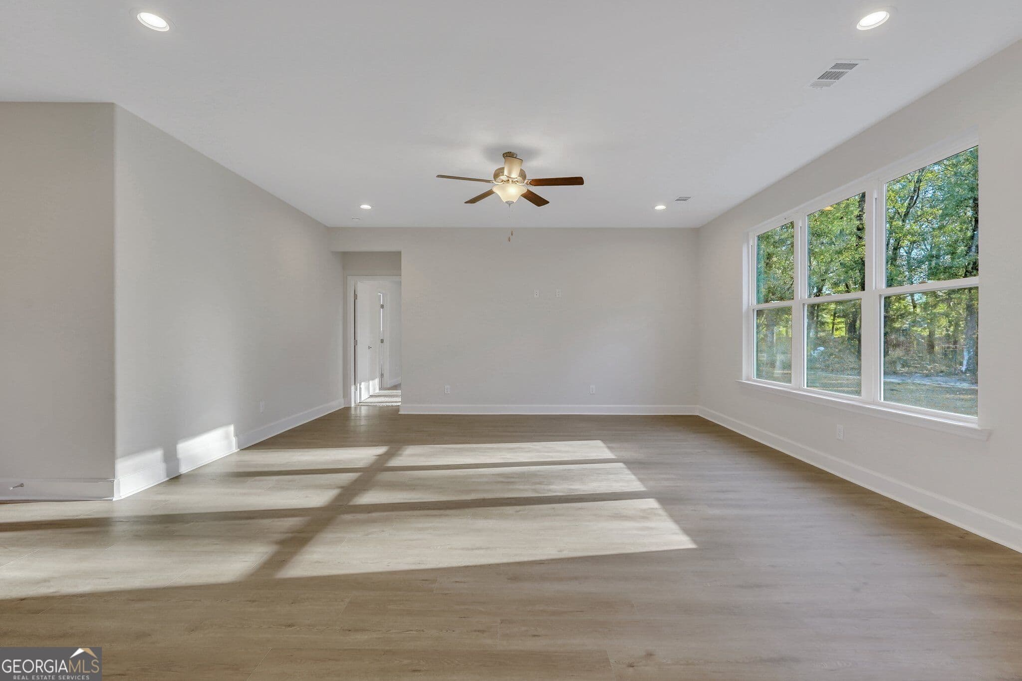 5 bedroom, 3.5 bathroom, 3,594 sq ft single family residence for sale at 423 Northshore Drive, Kingsland, GA 31548 — photo 6