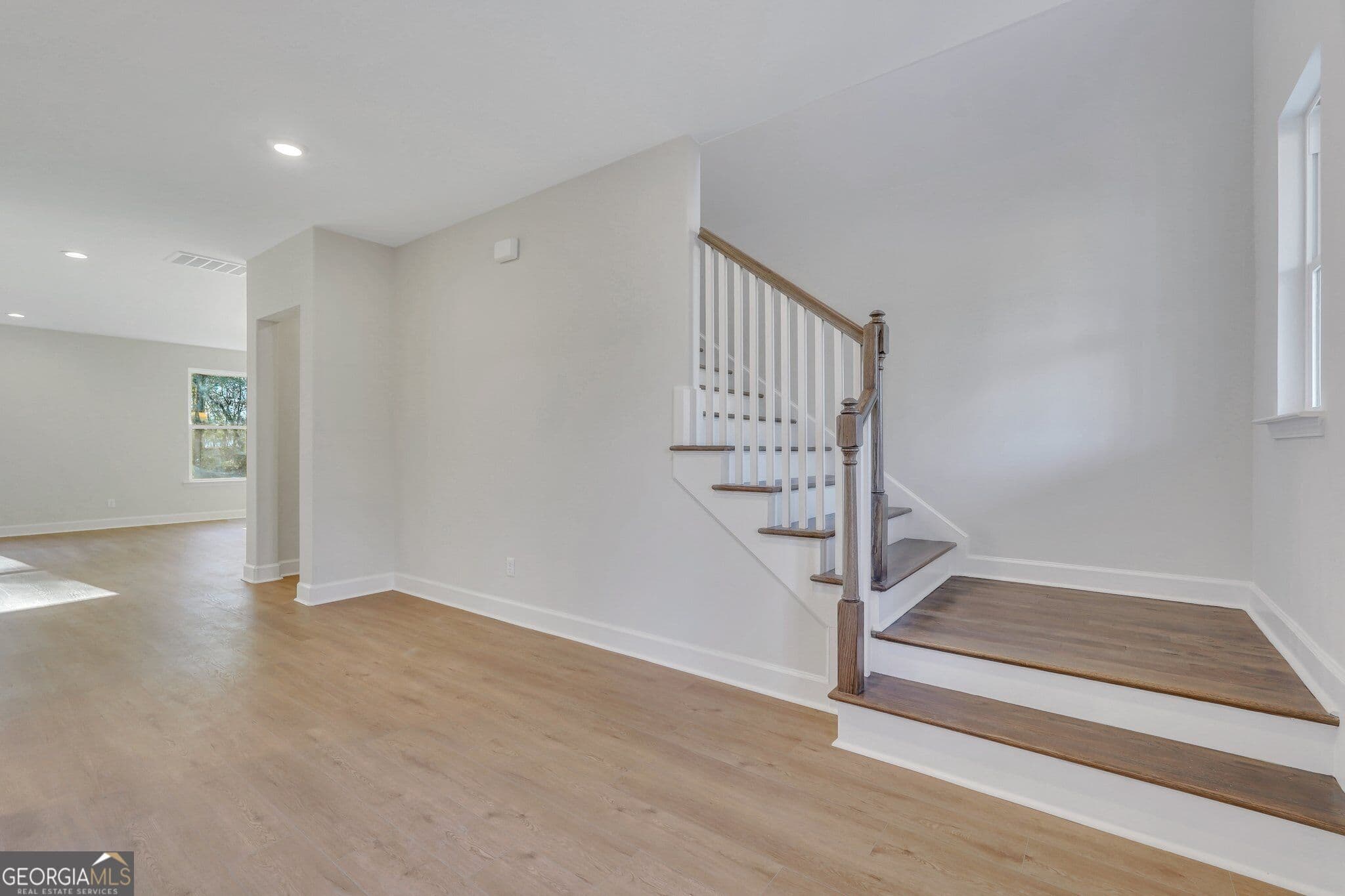 5 bedroom, 3.5 bathroom, 3,594 sq ft single family residence for sale at 423 Northshore Drive, Kingsland, GA 31548 — photo 3