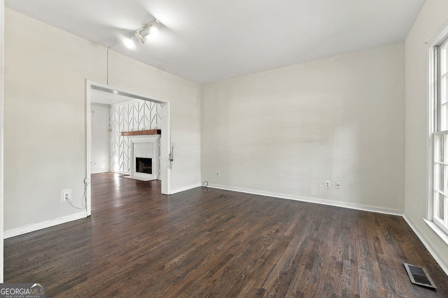 4 bedroom, 2.5 bathroom, 3,690 sq ft single family residence for sale at 3841 Mountain Way Cove, Snellville, GA 30039 — photo 7