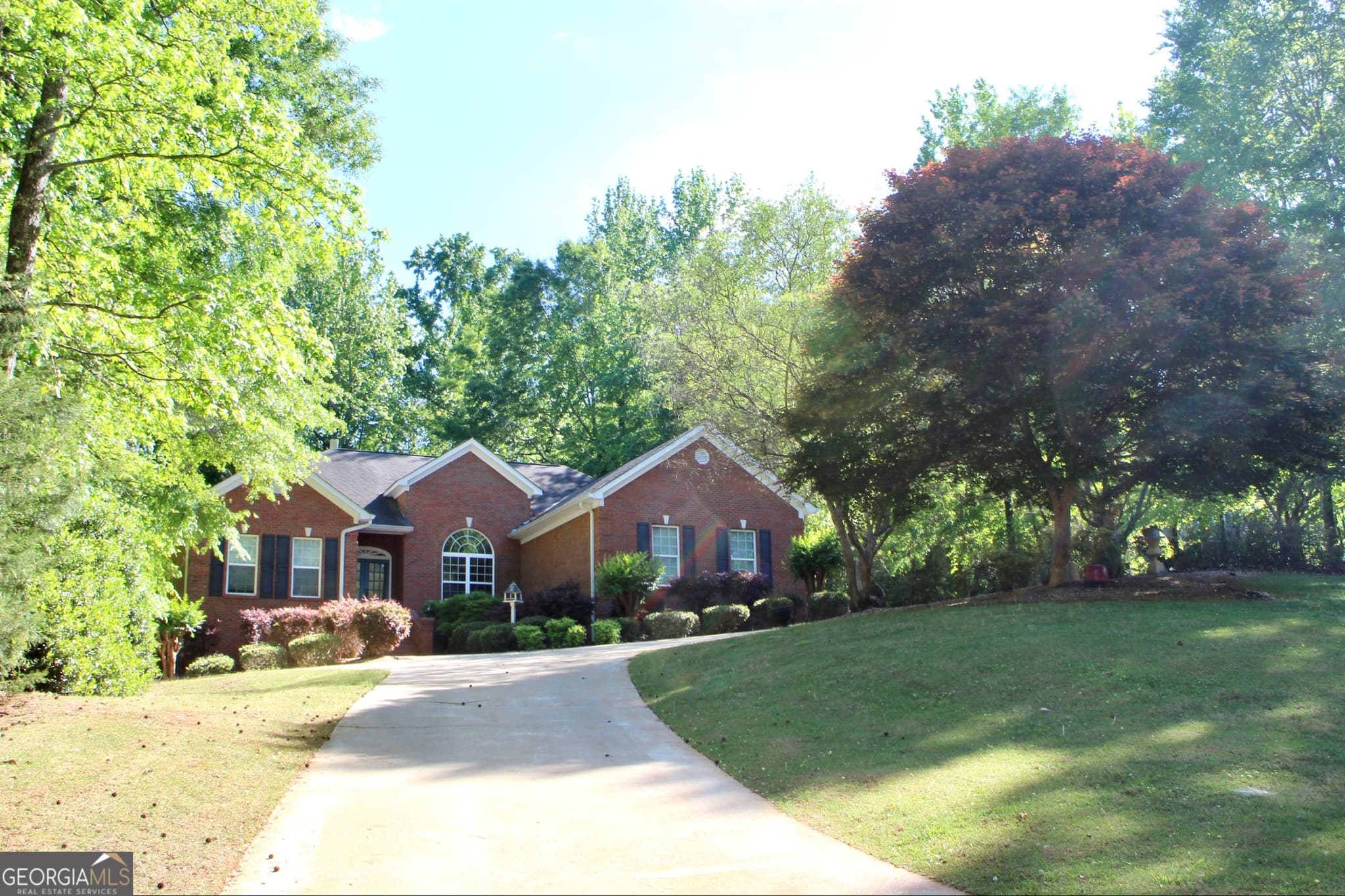 5 bedroom, 3.5 bathroom, 3,452 sq ft single family residence for sale at 405 Canterbury Drive, Lagrange, GA 30241 — photo 2