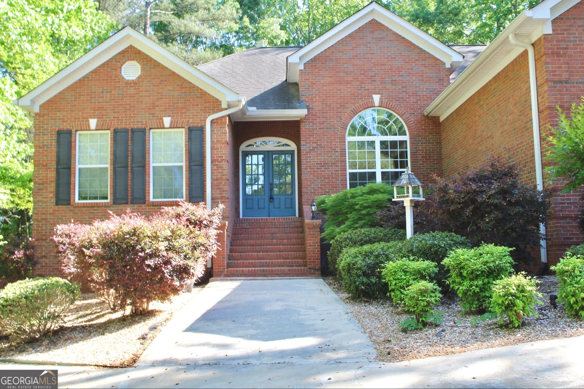 5 bedroom, 3.5 bathroom, 3,452 sq ft single family residence for sale at 405 Canterbury Drive, Lagrange, GA 30241 — photo 1 of 39