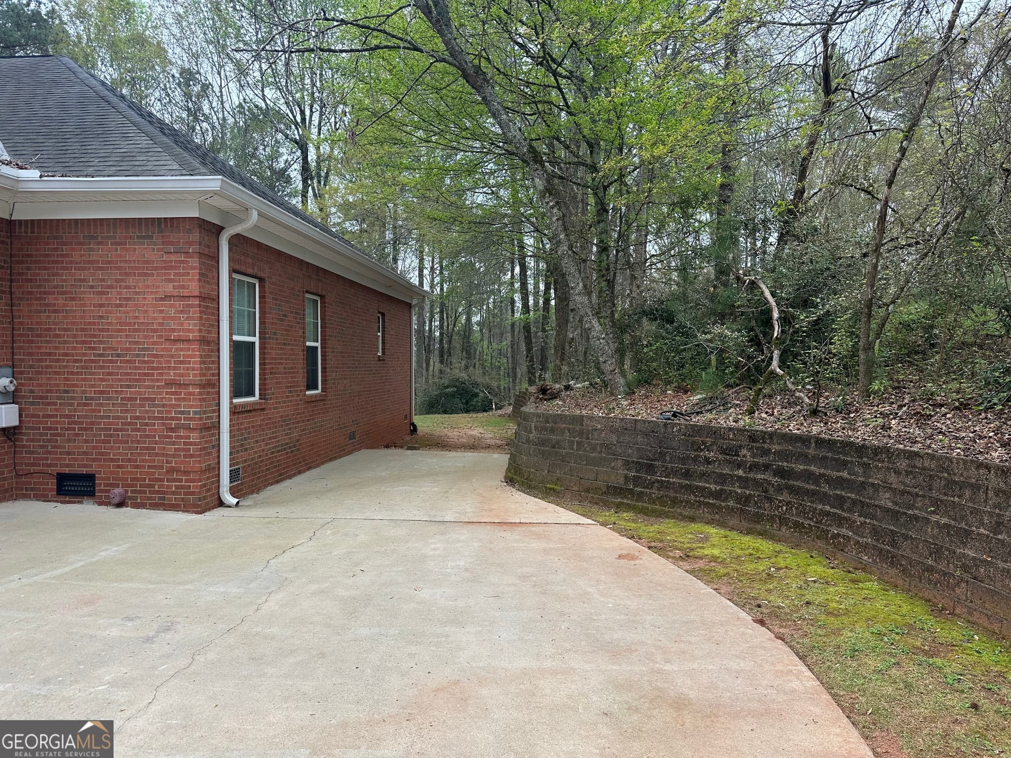 5 bedroom, 3.5 bathroom, 3,452 sq ft single family residence for sale at 405 Canterbury Drive, Lagrange, GA 30241 — photo 5