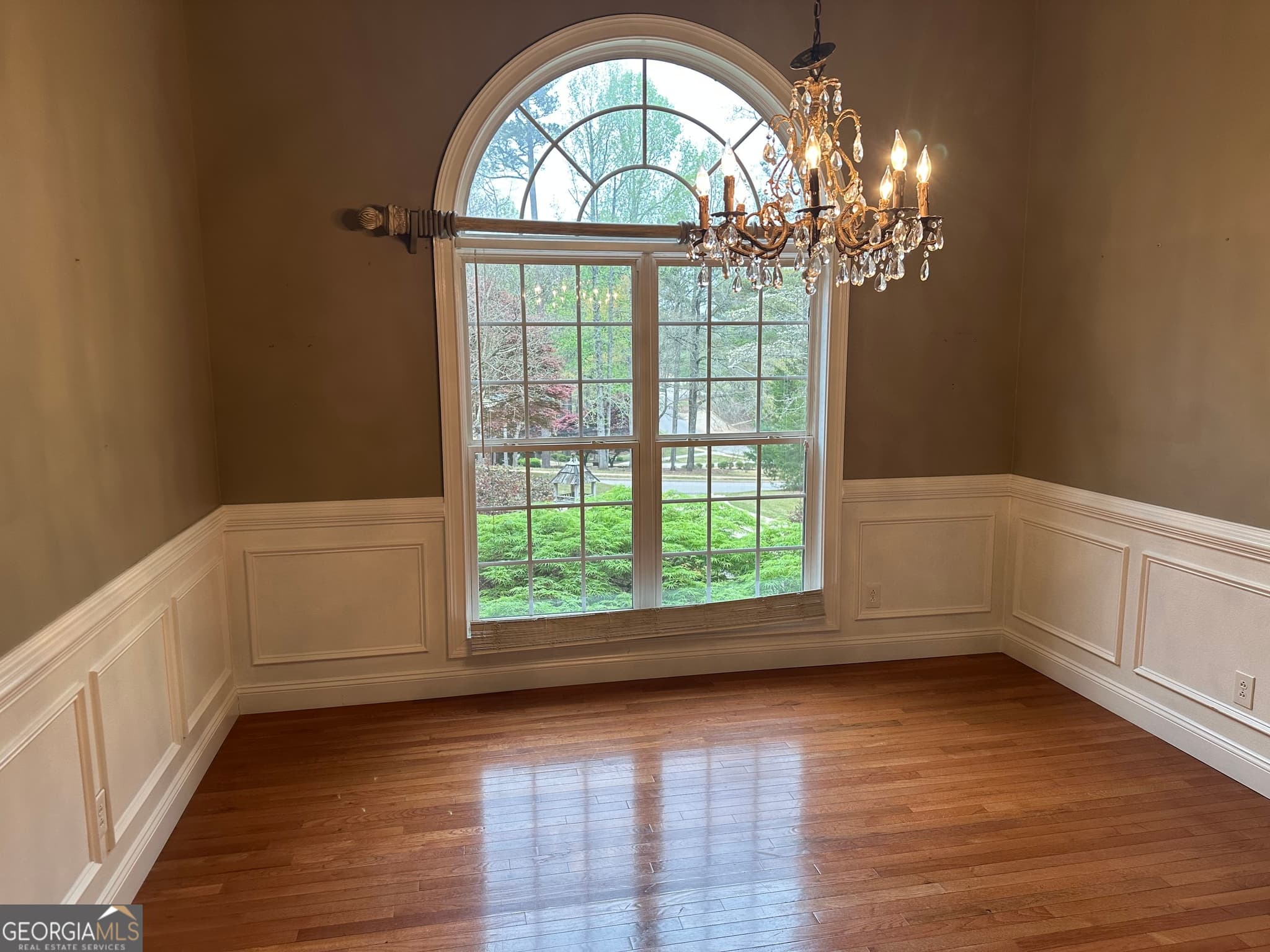 5 bedroom, 3.5 bathroom, 3,452 sq ft single family residence for sale at 405 Canterbury Drive, Lagrange, GA 30241 — photo 9