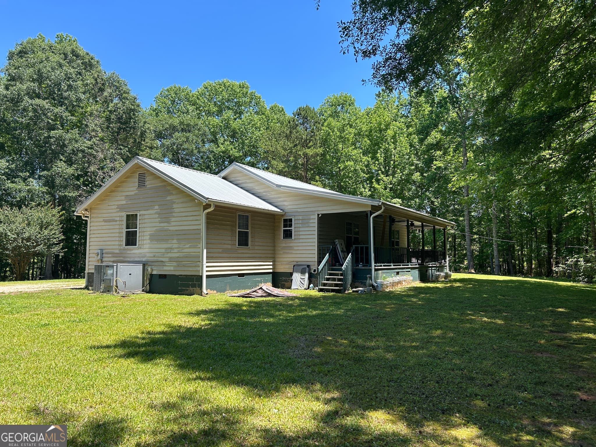 3 bedroom, 2 bathroom, 1,687 sq ft single family residence sold at 996 Grove Level Road, Maysville, GA 30558