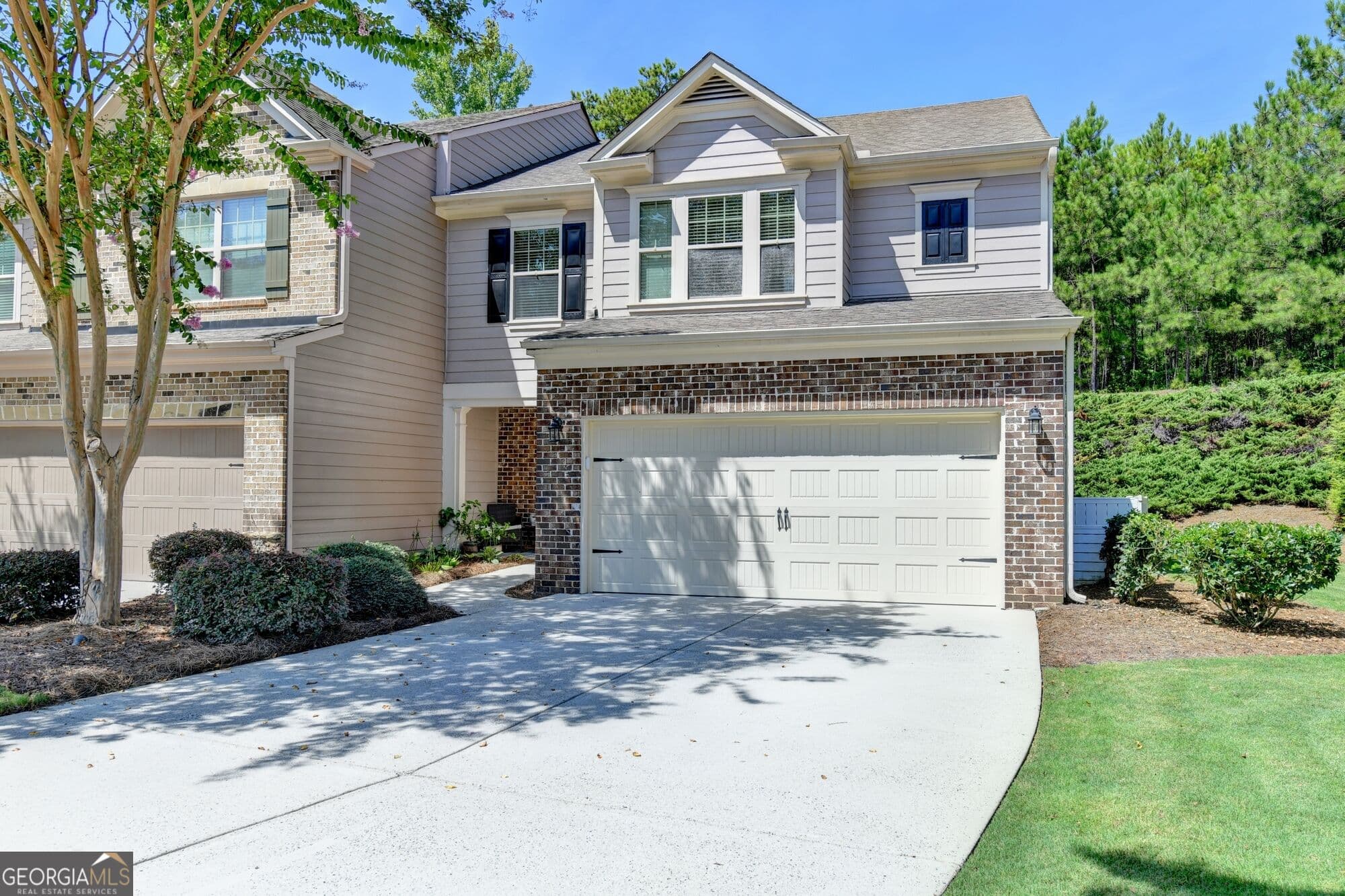 3 bedroom, 2.5 bathroom, 2,120 sq ft townhouse for sale at 5880 Vista Brook Drive, Suwanee, GA 30024 — photo 2