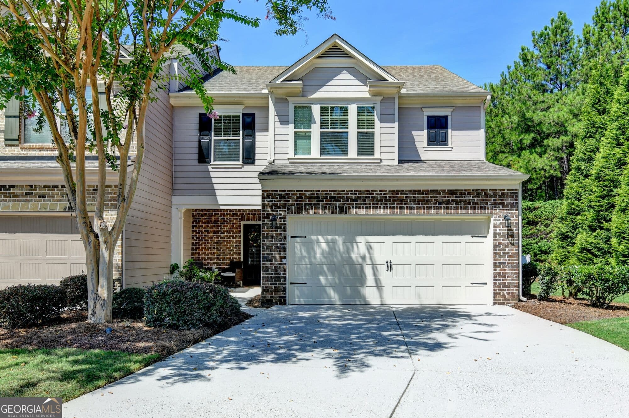 3 bedroom, 2.5 bathroom, 2,120 sq ft townhouse for sale at 5880 Vista Brook Drive, Suwanee, GA 30024 — photo 1 of 60