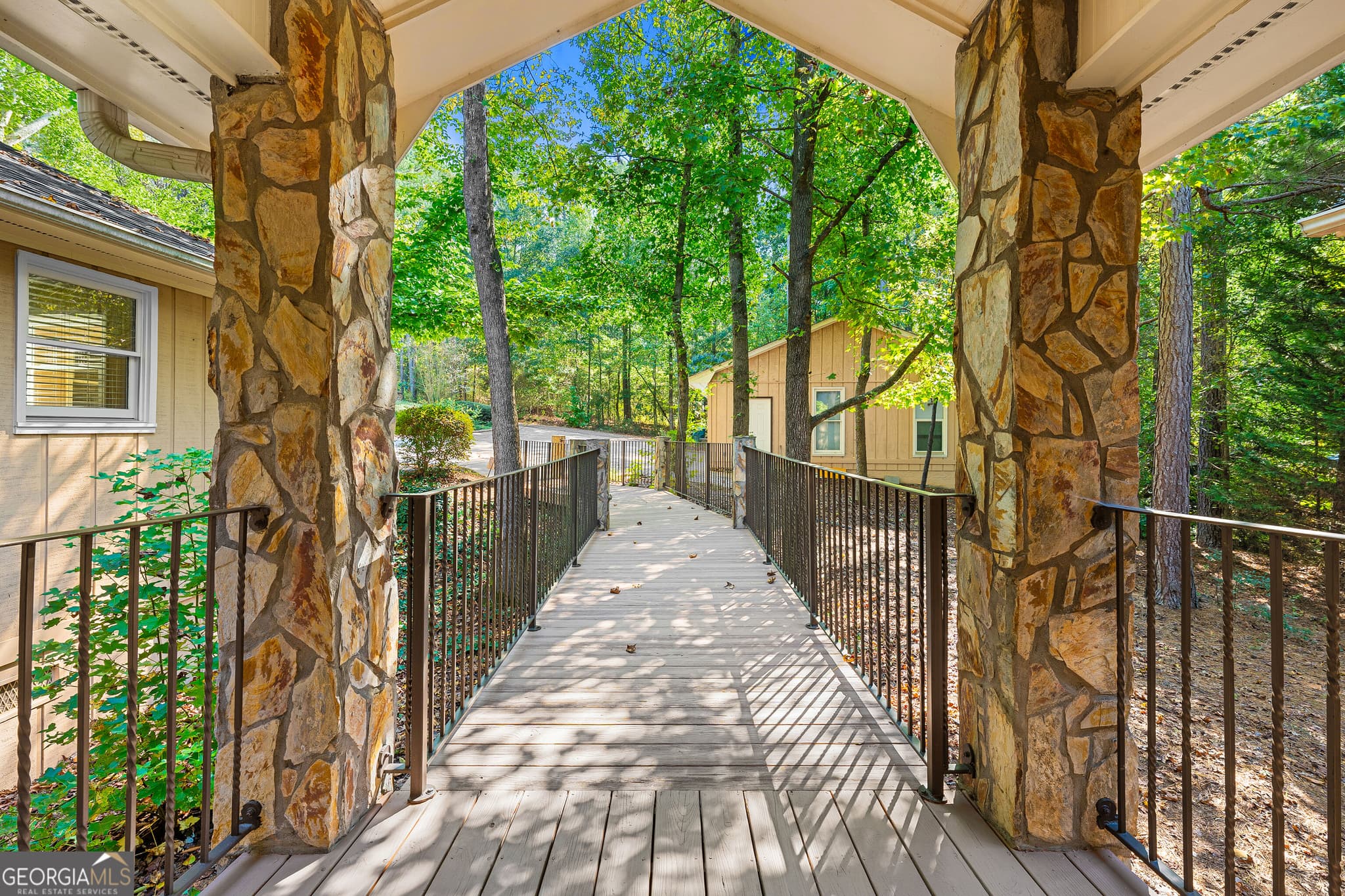 7 bedroom, 5 bathroom, 4,002 sq ft single family residence for sale at 205 Grizzly Bear Lane, Hartwell, GA 30643 — photo 7