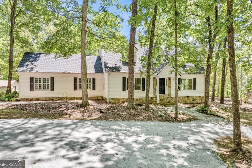 5 bedroom, 4 bathroom, 3,856 sq ft single family residence for sale at 230 Haynes Road, Moreland, GA 30259 — photo 2