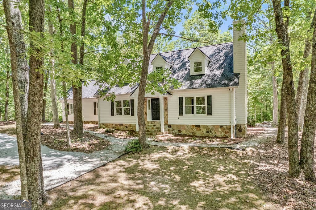 5 bedroom, 4 bathroom, 3,856 sq ft single family residence for sale at 230 Haynes Road, Moreland, GA 30259 — photo 1 of 43