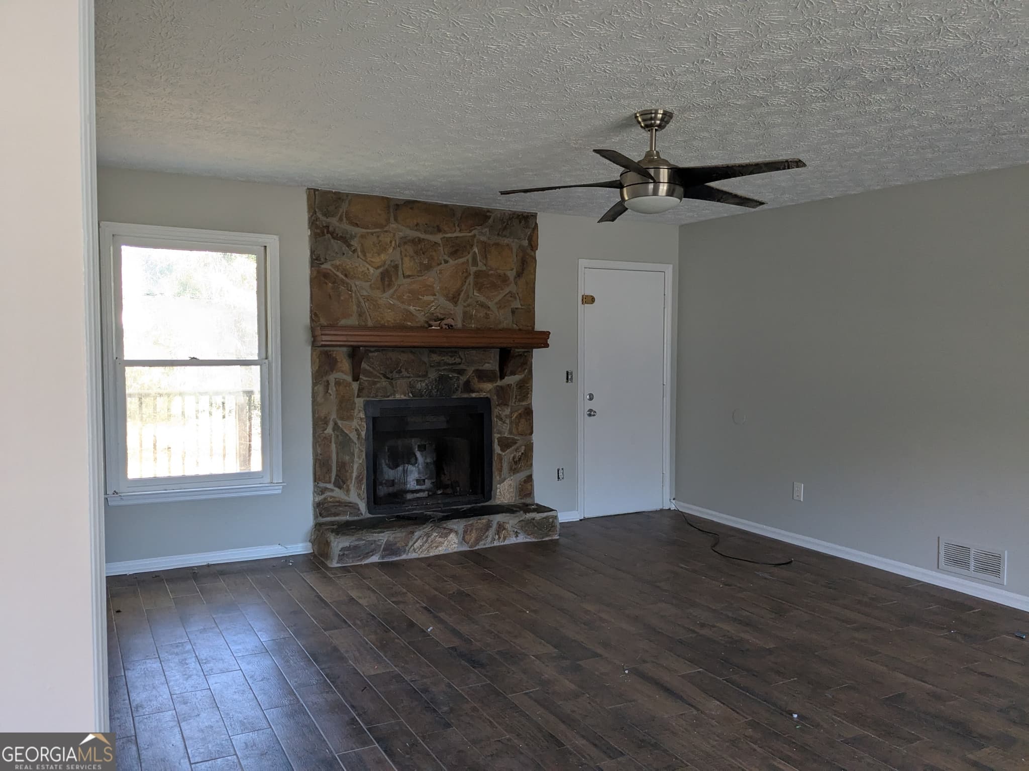 3 bedroom, 2 bathroom, 1,525 sq ft single family residence for sale at 9473 Hidden Hollow Trail, Jonesboro, GA 30236 — photo 3