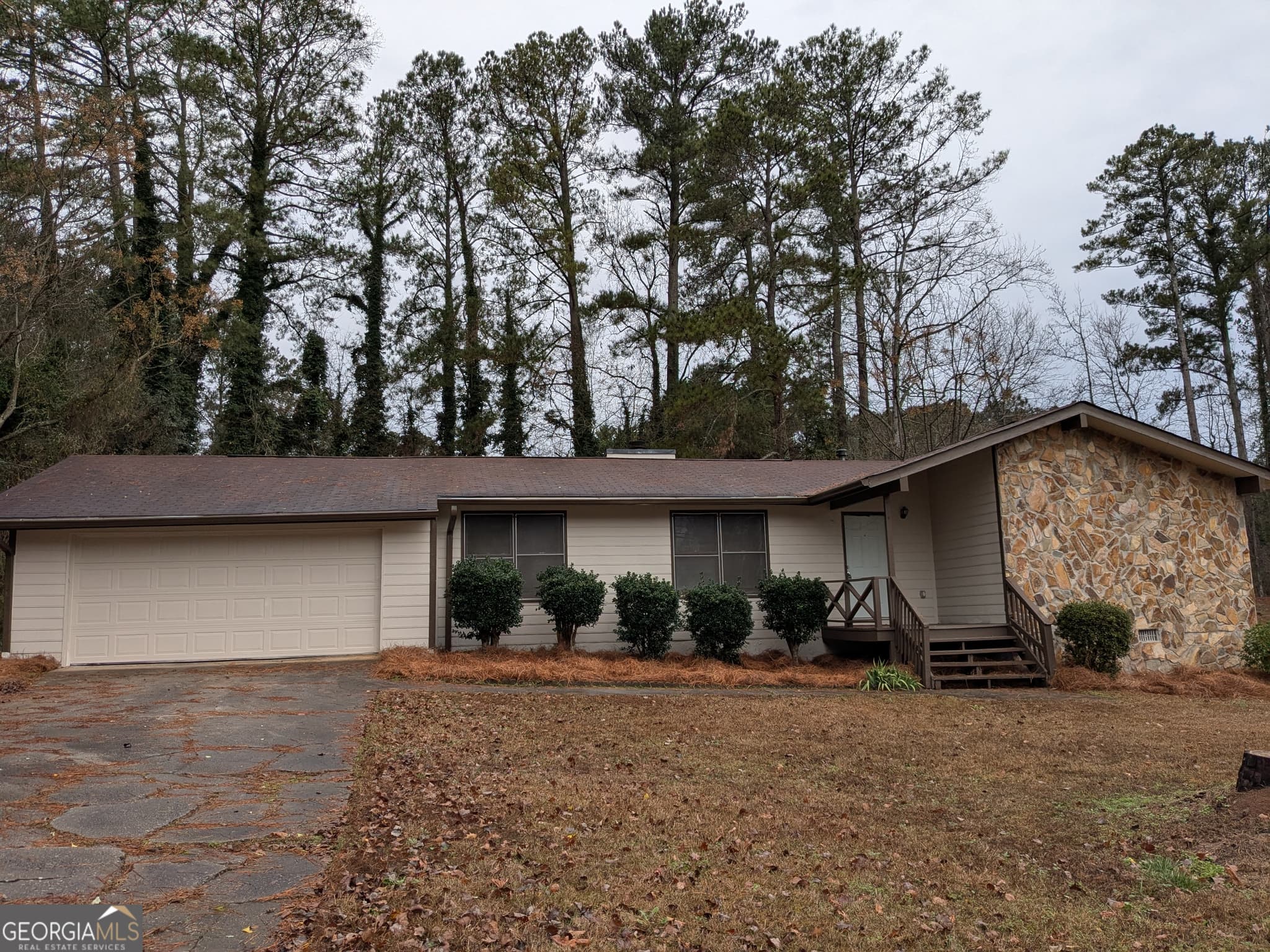 3 bedroom, 2 bathroom, 1,525 sq ft single family residence for sale at 9473 Hidden Hollow Trail, Jonesboro, GA 30236 — photo 1 of 10