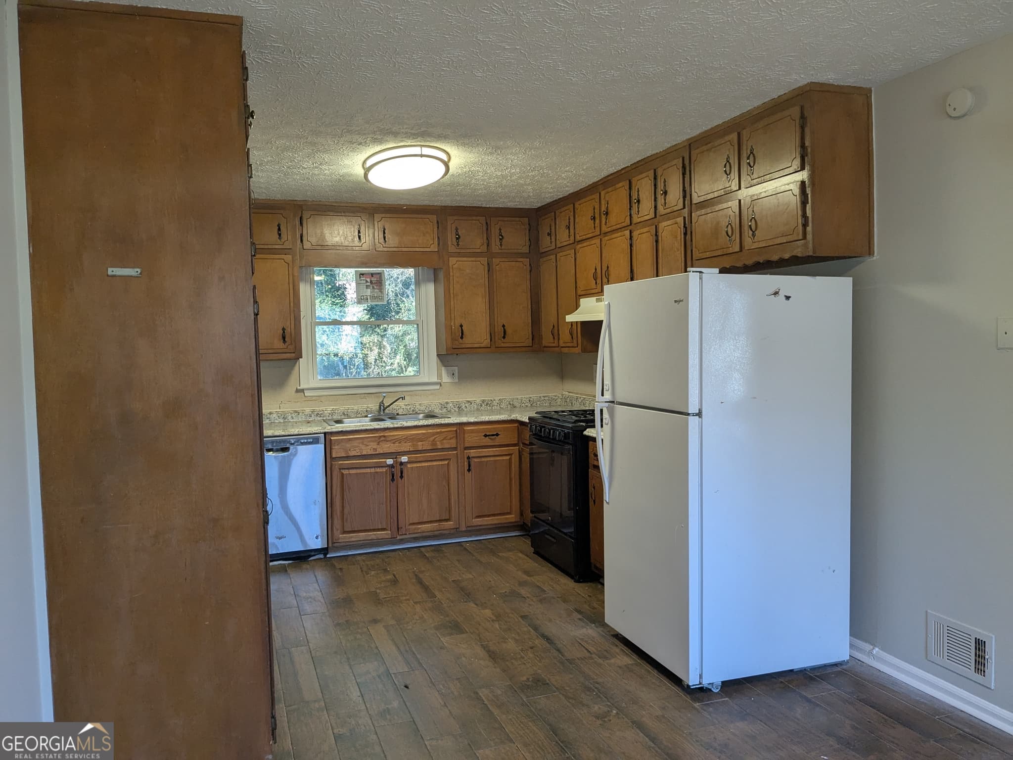 3 bedroom, 2 bathroom, 1,525 sq ft single family residence for sale at 9473 Hidden Hollow Trail, Jonesboro, GA 30236 — photo 4