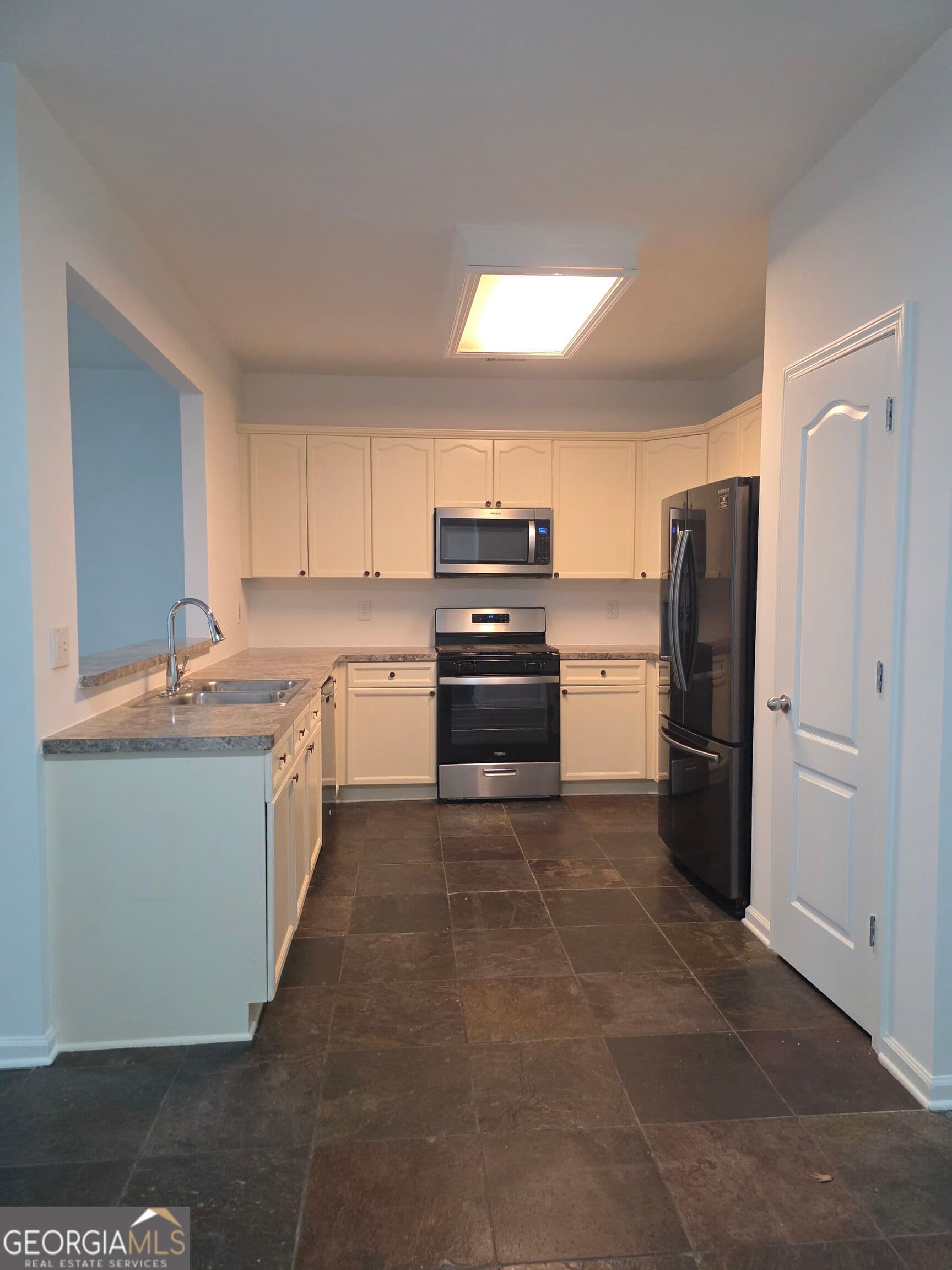 3 bedroom, 2.5 bathroom, 1,722 sq ft townhouse for rent at 5732 Singlebriar Court, Norcross, GA 30093 for $2,200 a month — photo 2