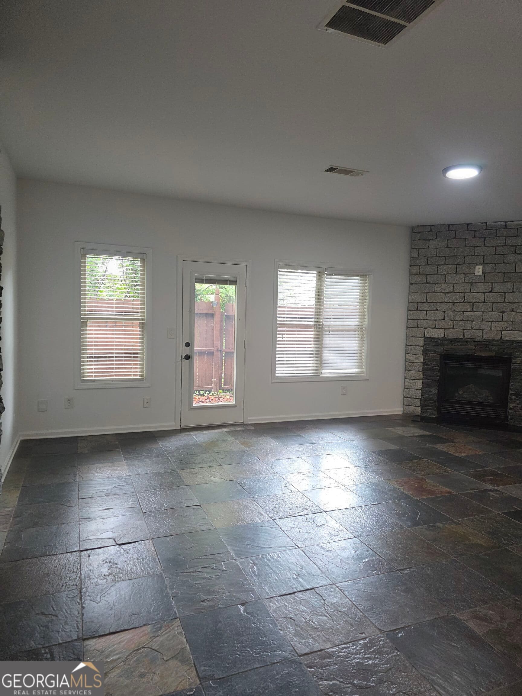 3 bedroom, 2.5 bathroom, 1,722 sq ft townhouse for rent at 5732 Singlebriar Court, Norcross, GA 30093 for $2,200 a month — photo 5