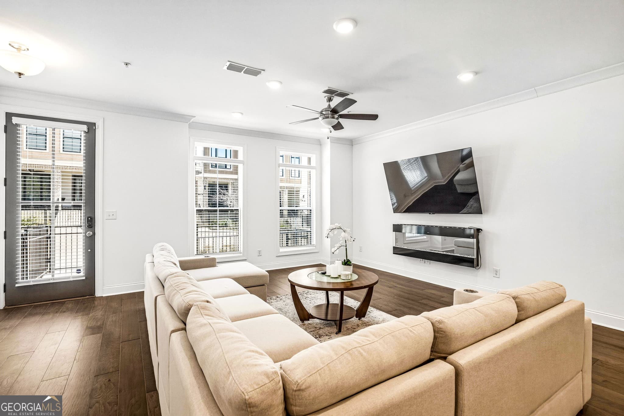 3 bedroom, 3.5 bathroom, 2,304 sq ft townhouse for sale at 407 Olmstead Way, Alpharetta, GA 30022 — photo 2