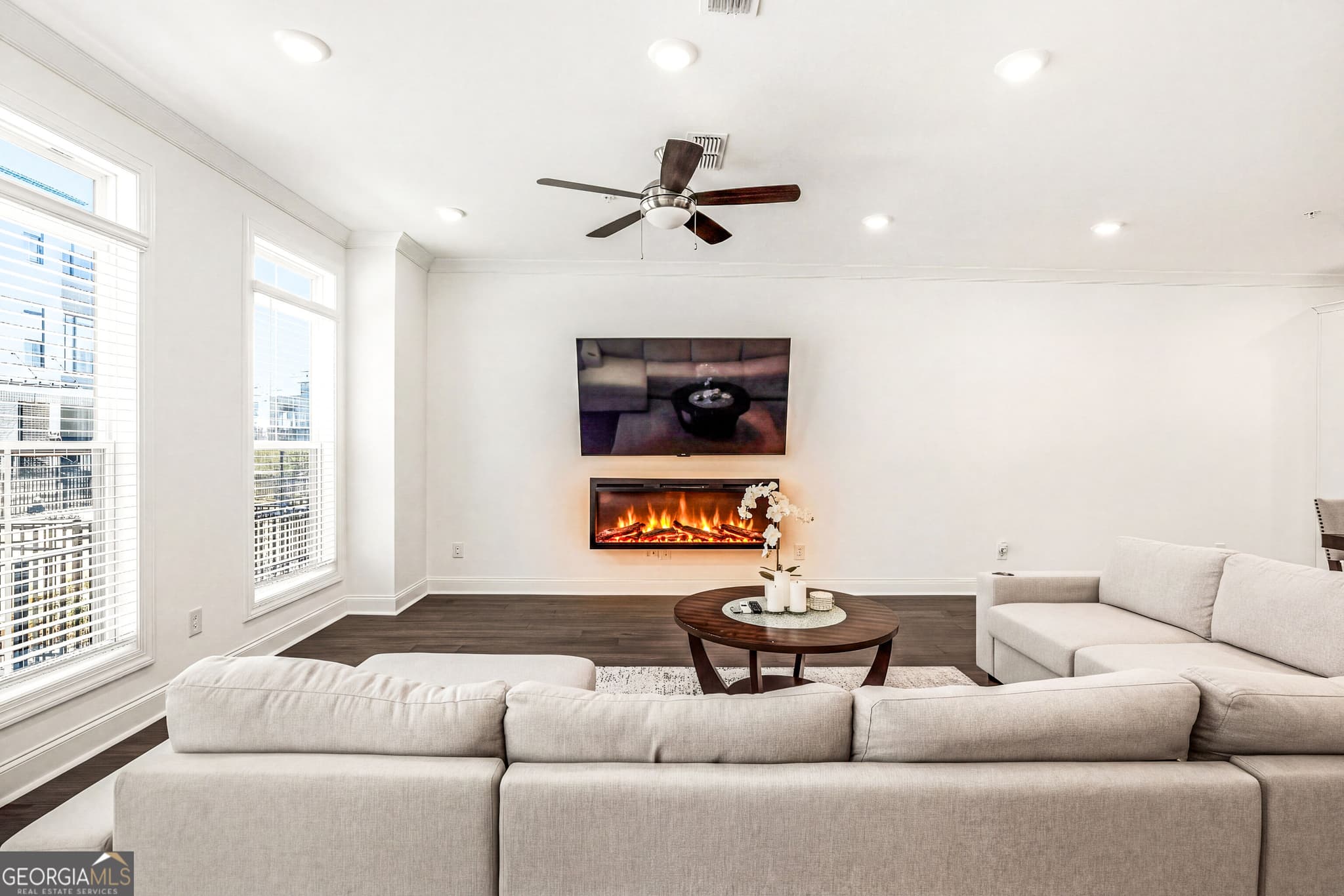 3 bedroom, 3.5 bathroom, 2,304 sq ft townhouse for sale at 407 Olmstead Way, Alpharetta, GA 30022 — photo 3