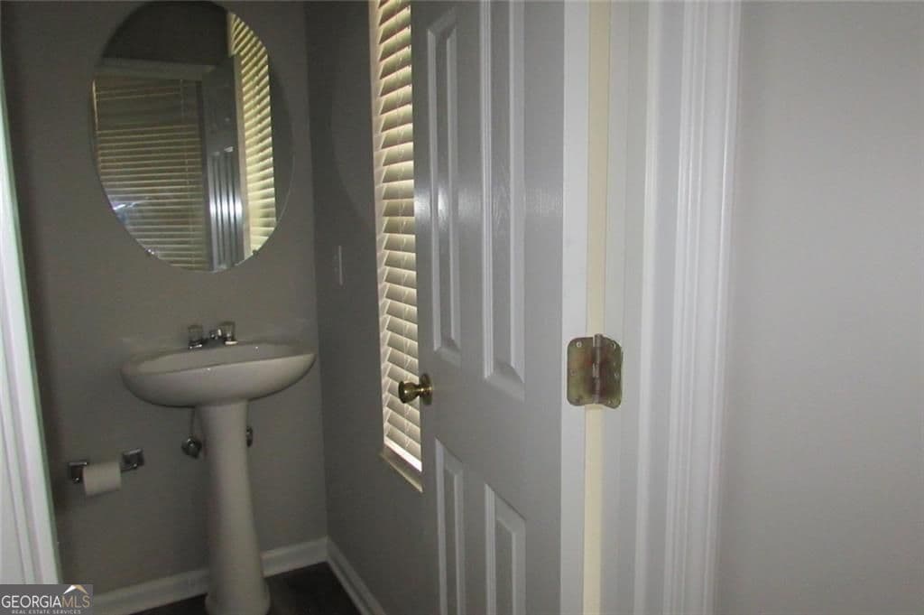 3 bedroom, 2.5 bathroom, 1,918 sq ft single family residence for sale at 5901 Ravensway Drive, Lithonia, GA 30058 — photo 4
