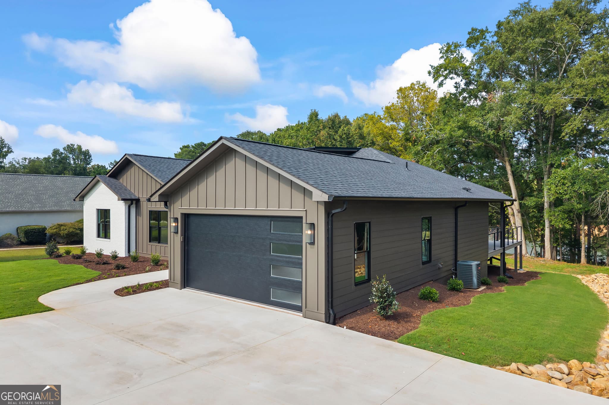 5 bedroom, 4.5 bathroom, 4,948 sq ft single family residence for sale at 380 Capri Point, Lavonia, GA 30553 — photo 7