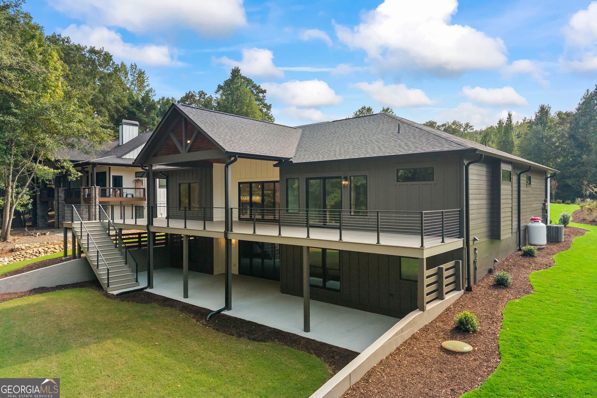 5 bedroom, 4.5 bathroom, 4,948 sq ft single family residence for sale at 380 Capri Point, Lavonia, GA 30553 — photo 9