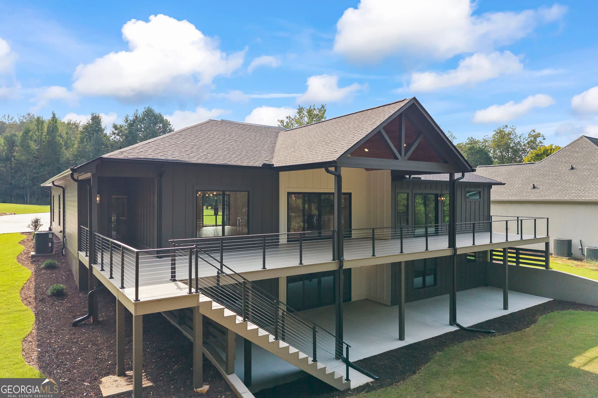 5 bedroom, 4.5 bathroom, 4,948 sq ft single family residence for sale at 380 Capri Point, Lavonia, GA 30553 — photo 10