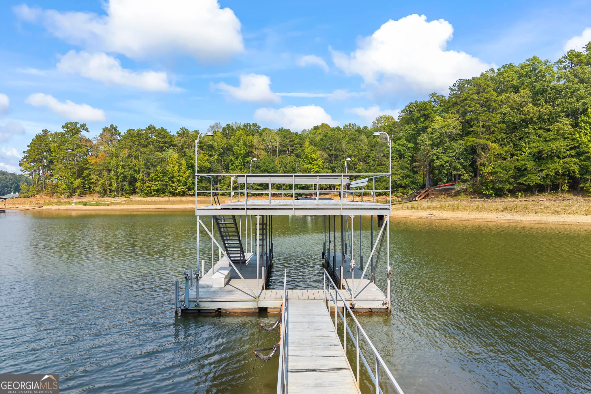 5 bedroom, 4.5 bathroom, 4,948 sq ft single family residence for sale at 380 Capri Point, Lavonia, GA 30553 — photo 4