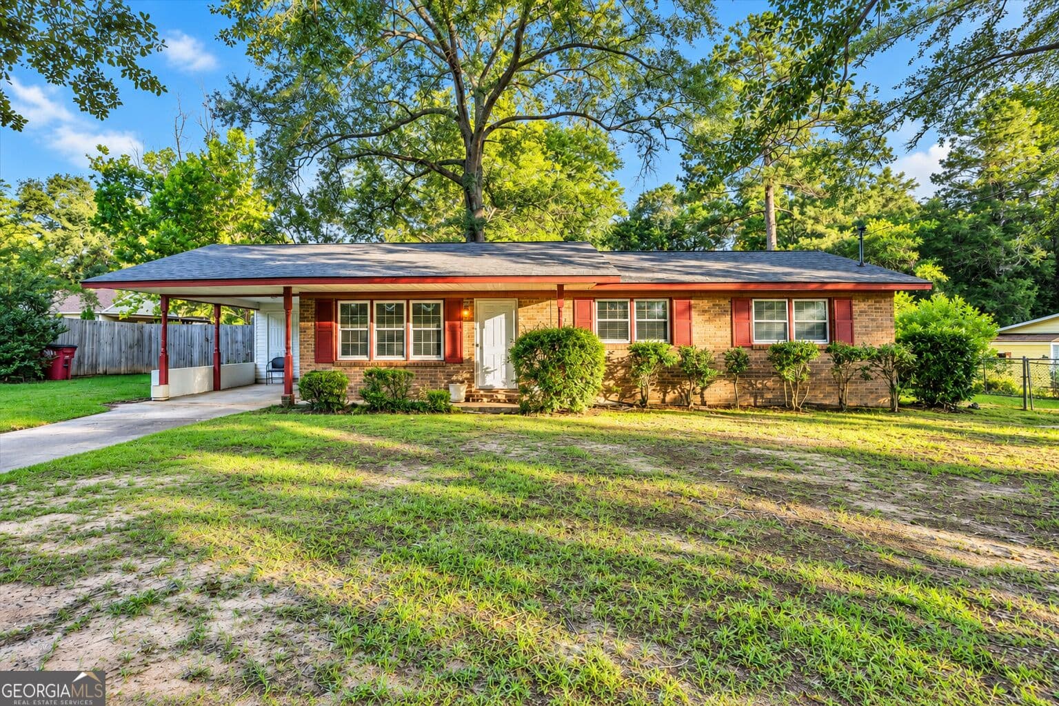 3 bedroom, 2 bathroom, 1,112 sq ft single family residence for sale at 413 Davis Drive, Centerville, GA 31028 — photo 2