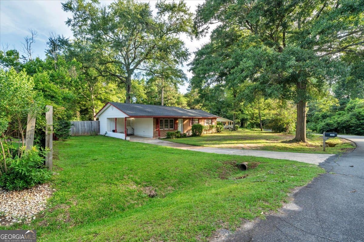 3 bedroom, 2 bathroom, 1,112 sq ft single family residence for sale at 413 Davis Drive, Centerville, GA 31028 — photo 3