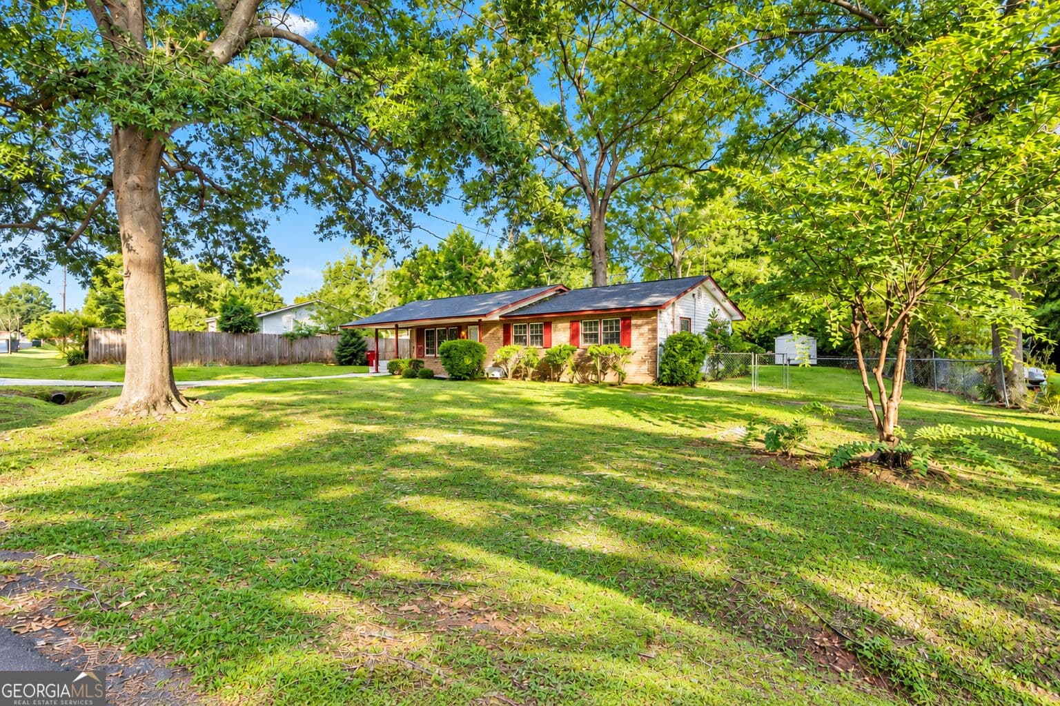 3 bedroom, 2 bathroom, 1,112 sq ft single family residence for sale at 413 Davis Drive, Centerville, GA 31028