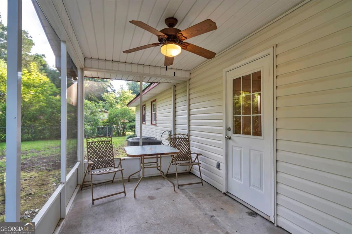 3 bedroom, 2 bathroom, 1,112 sq ft single family residence for sale at 413 Davis Drive, Centerville, GA 31028 — photo 5