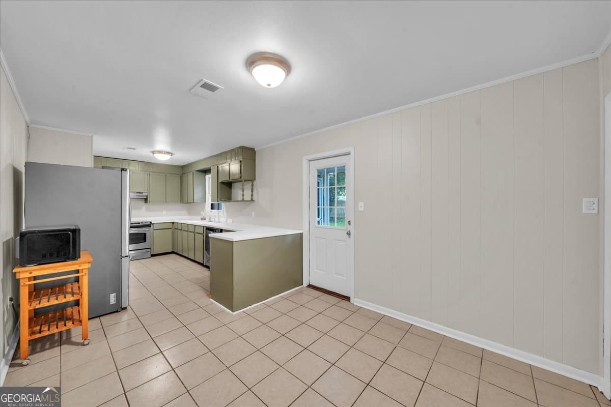 3 bedroom, 2 bathroom, 1,112 sq ft single family residence for sale at 413 Davis Drive, Centerville, GA 31028 — photo 9