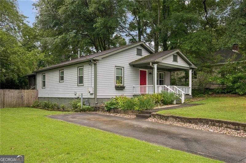 2 bedroom, 2 bathroom, 1,072 sq ft single family residence for sale at 2580 Forrest Avenue, Atlanta, GA 30318 — photo 2