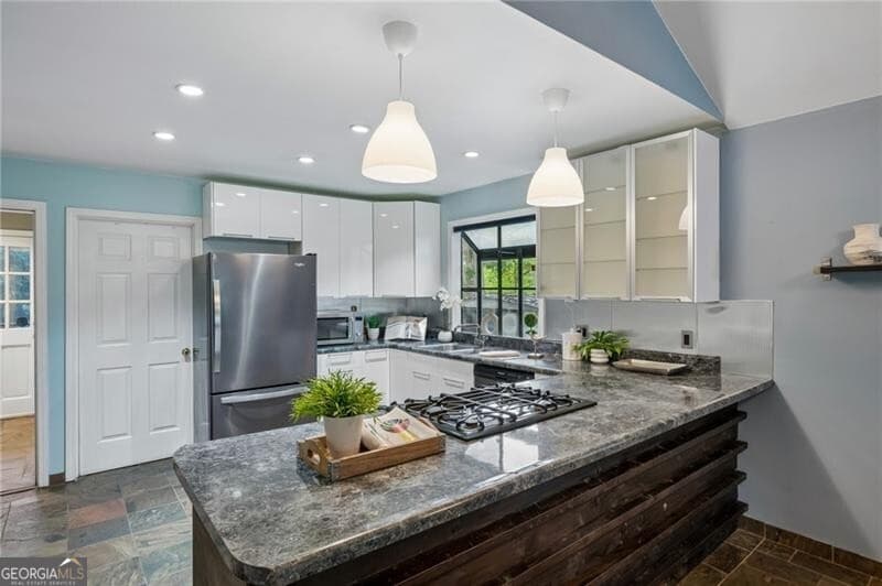 2 bedroom, 2 bathroom, 1,072 sq ft single family residence for sale at 2580 Forrest Avenue, Atlanta, GA 30318 — photo 8