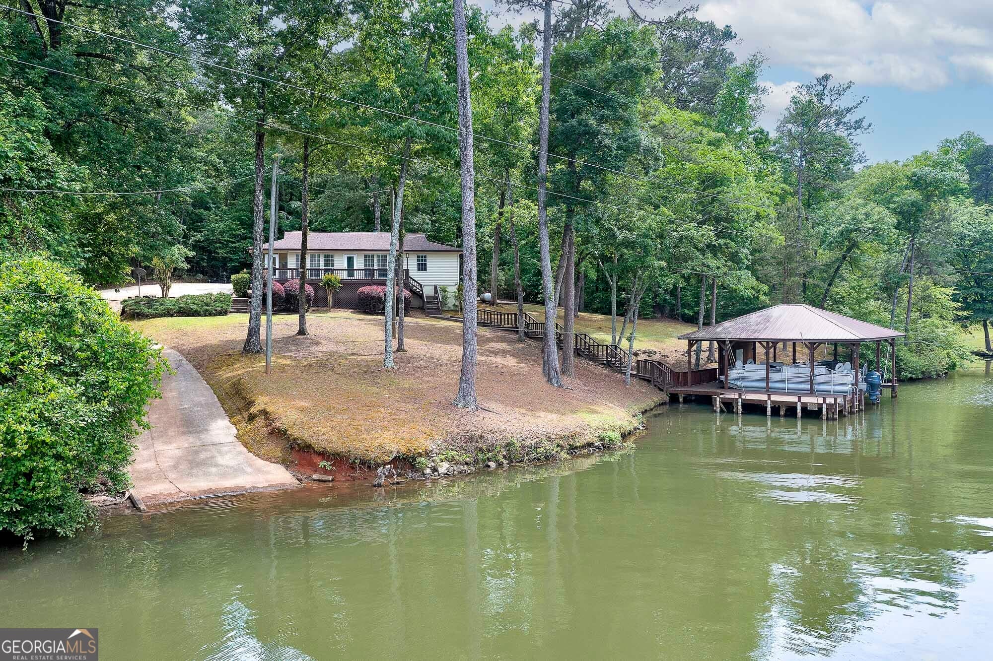3 bedroom, 2 bathroom, 1,176 sq ft single family residence for sale at 207 Quail Trail, Jackson, GA 30233