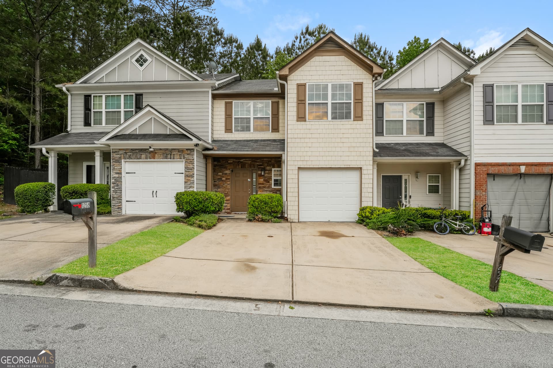3 bedroom, 2.5 bathroom, 1,572 sq ft townhouse sold at 1259 Chinon Point, Lithonia, GA 30058