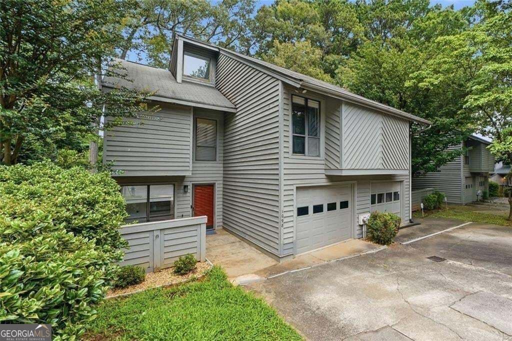 2 bedroom, 2 bathroom, 1,352 sq ft townhouse for sale at 1098 Creatwood Place, Smyrna, GA 30080 — photo 3