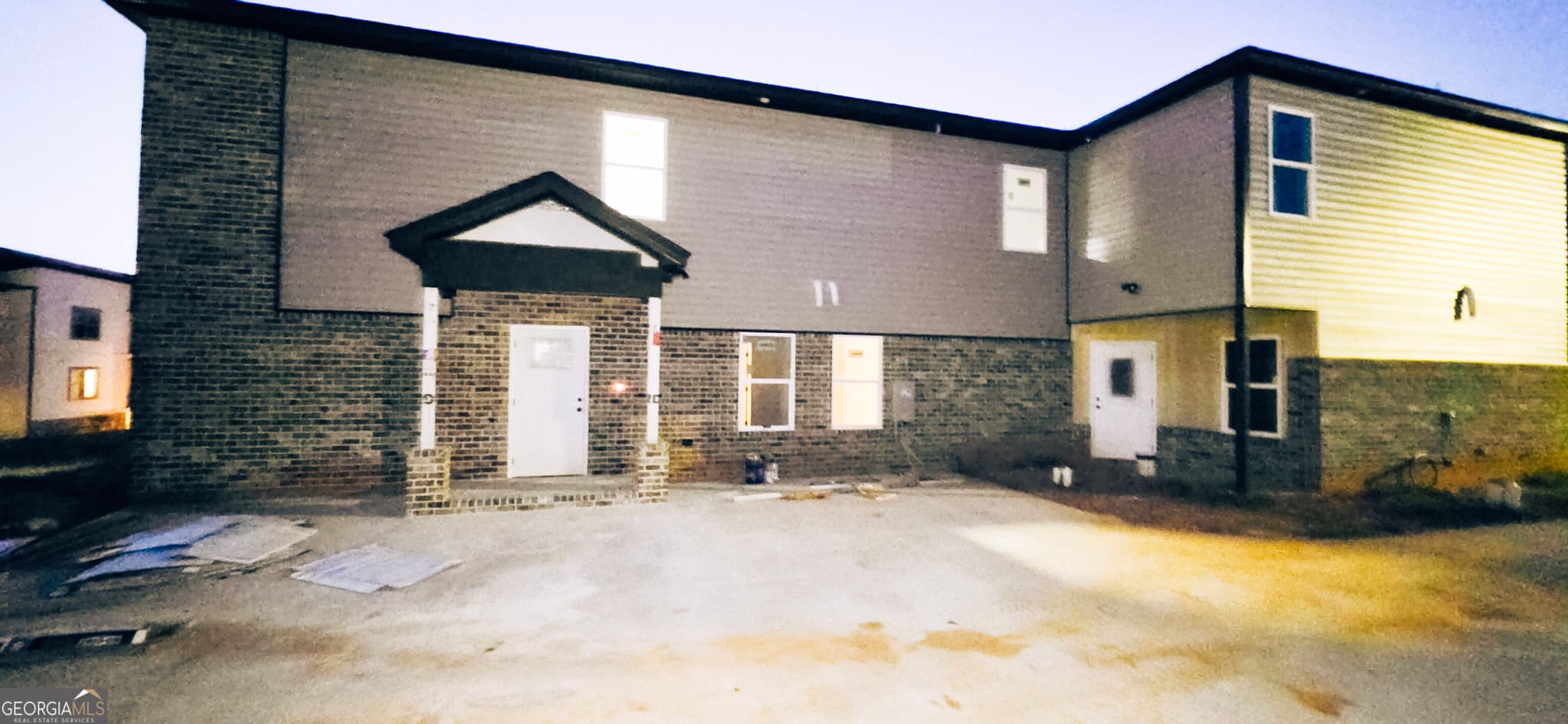 4 bedroom, 2.5 bathroom, 1,758 sq ft townhouse for sale at 252 Beau Claire Circle, Byron, GA 31008 — photo 1 of 11