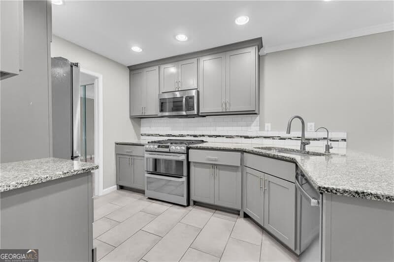 3 bedroom, 3.5 bathroom, 2,744 sq ft condominium for sale at 1493 Ashford Place, Atlanta, GA 30319 — photo 7