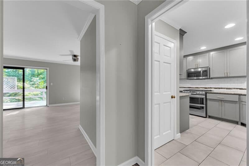 3 bedroom, 3.5 bathroom, 2,744 sq ft condominium for sale at 1493 Ashford Place, Atlanta, GA 30319 — photo 3