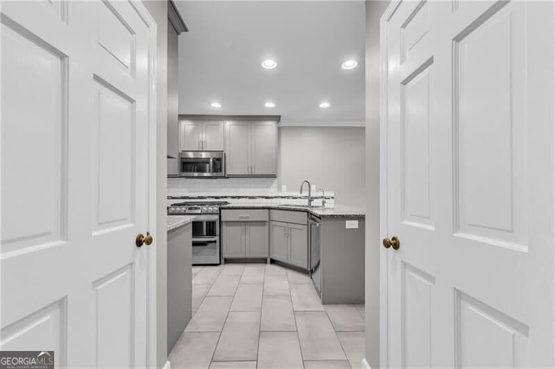 3 bedroom, 3.5 bathroom, 2,744 sq ft condominium for sale at 1493 Ashford Place, Atlanta, GA 30319 — photo 4