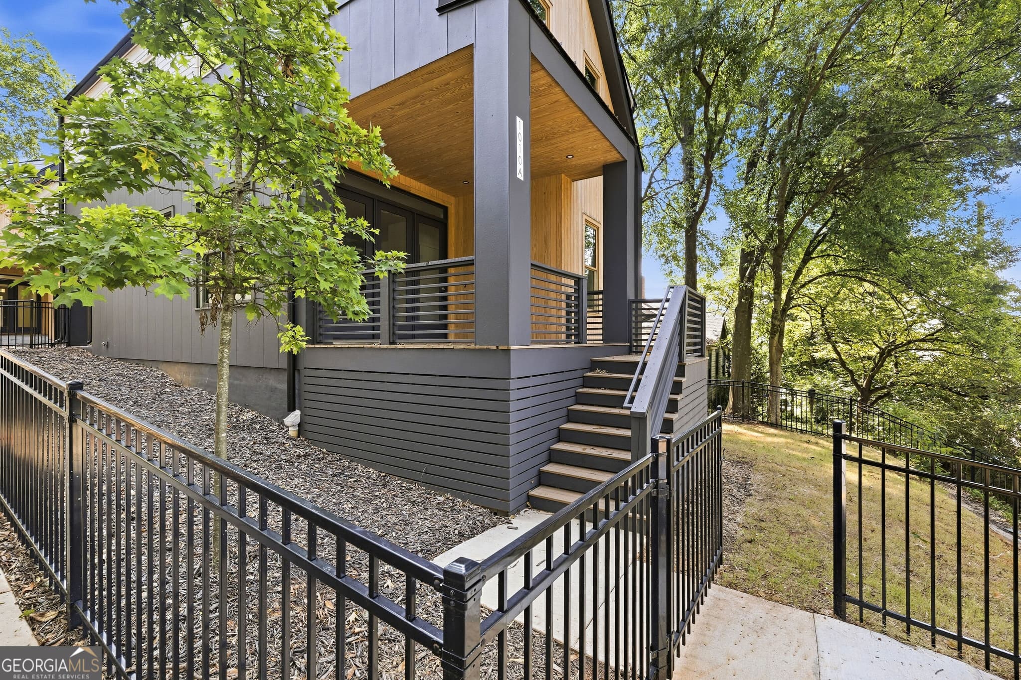 5 bedroom, 4 bathroom, 2,459 sq ft townhouse for sale at 1010 Boulevard A, Atlanta, GA 30312 — photo 2