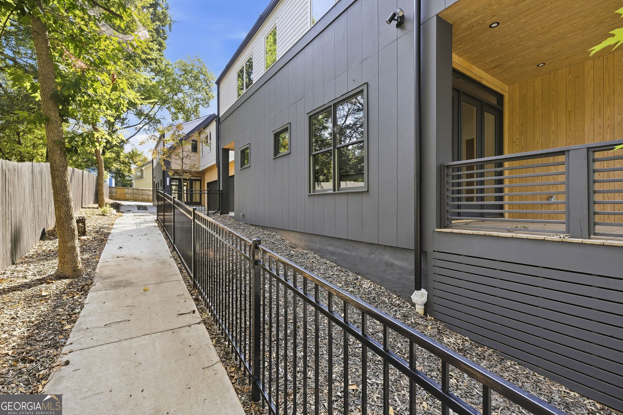 5 bedroom, 4 bathroom, 2,459 sq ft townhouse for sale at 1010 Boulevard A, Atlanta, GA 30312 — photo 3