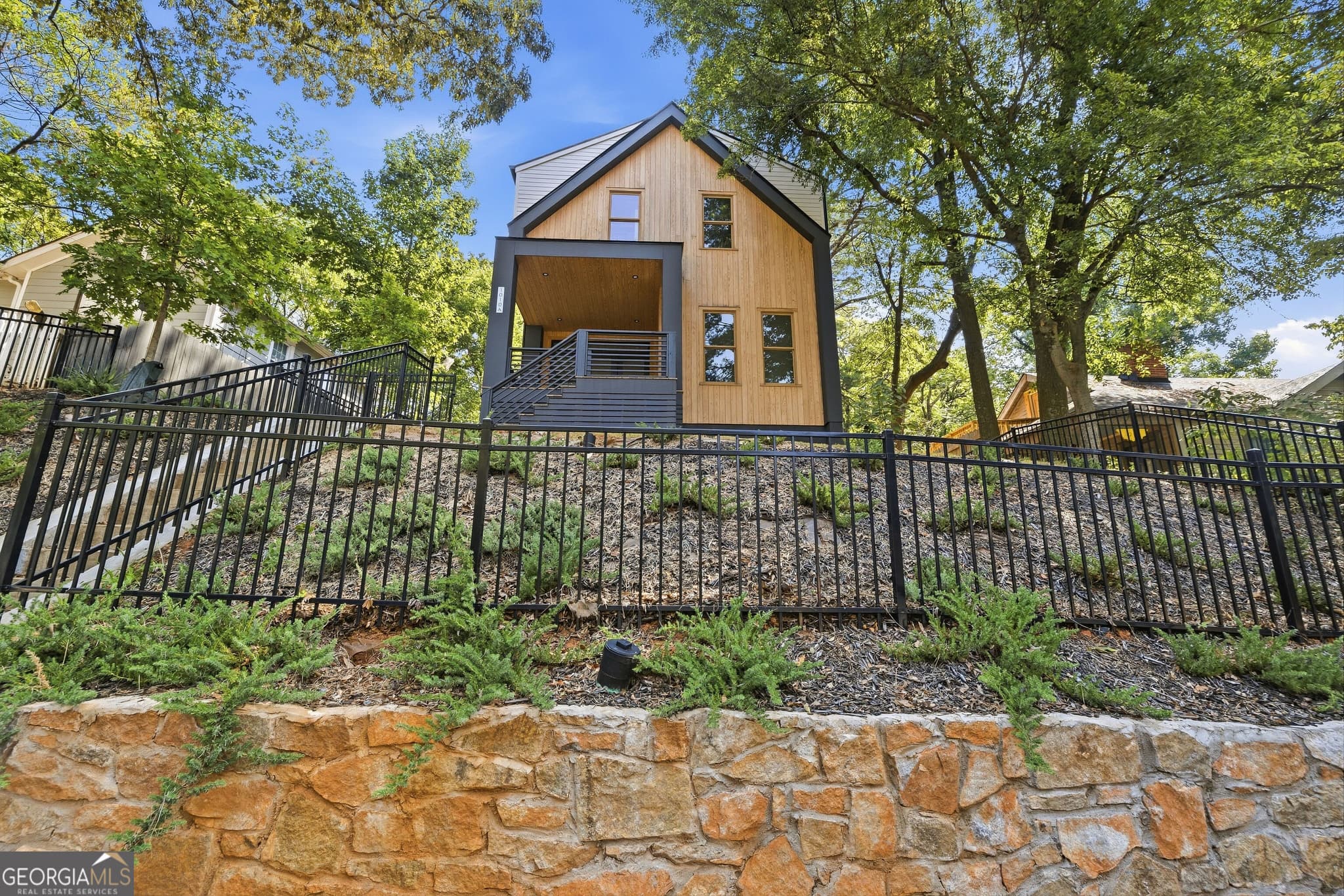 5 bedroom, 4 bathroom, 2,459 sq ft townhouse for sale at 1010 Boulevard A, Atlanta, GA 30312 — photo 1 of 31