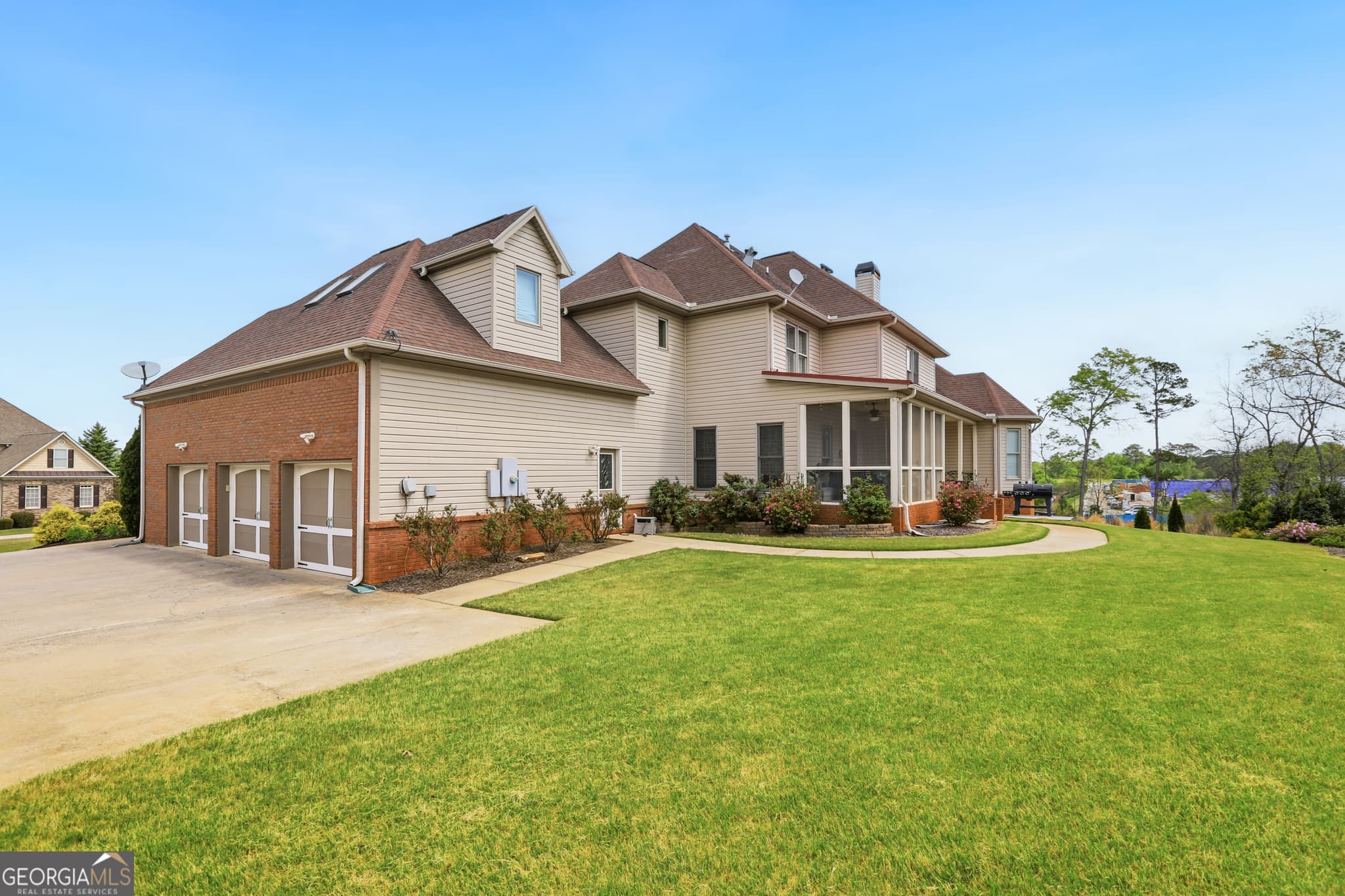 6 bedroom, 5.5 bathroom, 5,756 sq ft single family residence for sale at 5653 Tuxedo Drive, Douglasville, GA 30135 — photo 2