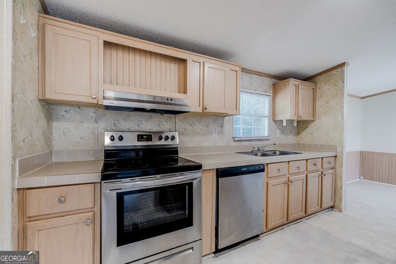 3 bedroom, 2 bathroom, 1,456 sq ft manufactured home,single family residence for sale at 437 Burkhalter Circle, Claxton, GA 30417 — photo 7