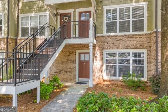 2 bedroom, 2 bathroom condominium for rent at 490 Barnett Shoals Road 205, Athens, GA 30605 for $1,800 a month — photo 2