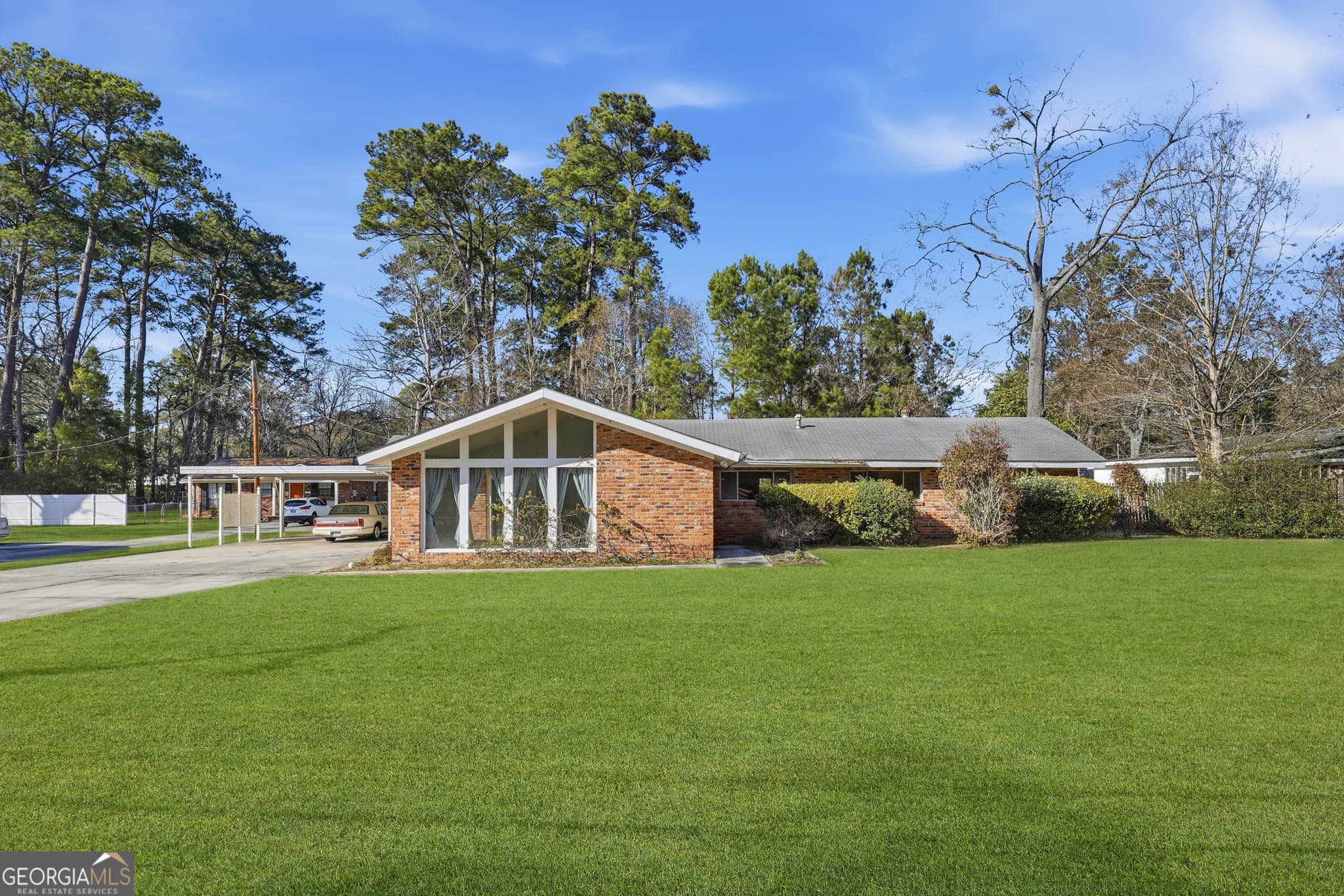 3 bedroom, 2 bathroom, 2,136 sq ft single family residence sold at 86 Camellia Avenue, Savannah, GA 31408