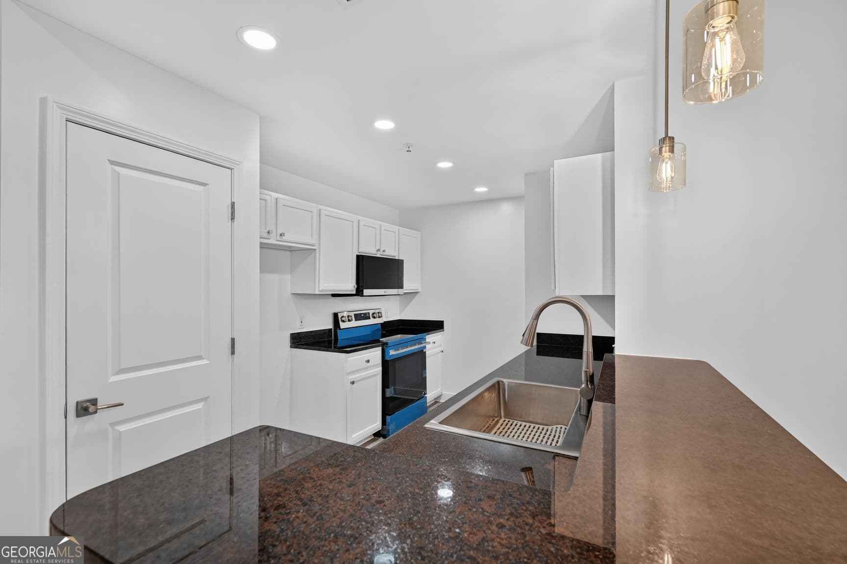 1 bedroom, 1 bathroom, 761 sq ft condominium for sale at 3040 Peachtree Road 313, Atlanta, GA 30305 — photo 6
